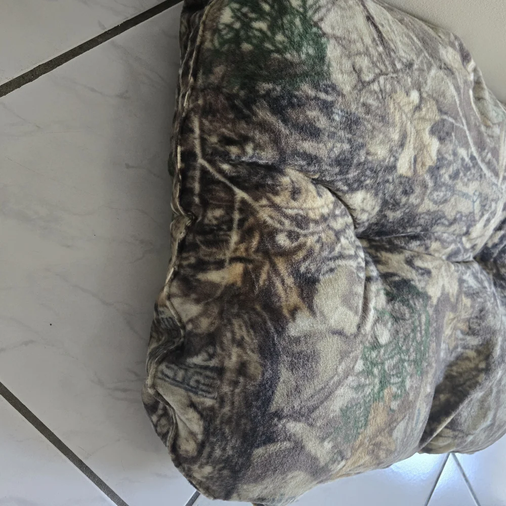 Camouflage Pet Bed New Large 33x28 Inches 2 Available
